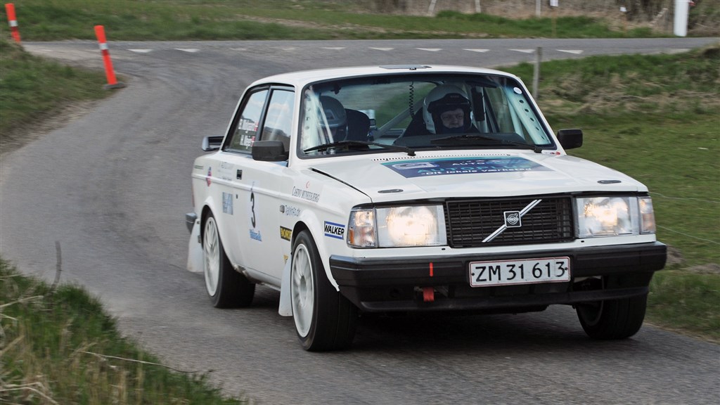 Heino Mejer og Bo Mølgaard kørte en sikker generel sejr hjem i Lindum Skov Hillclimb.
(Foto: rallypics.dk – Viggo Johansen)